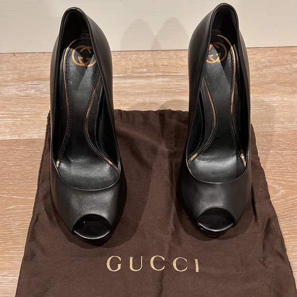 COPY - Beautiful leather Gucci heels! Supper clean and I’m amazing shape. Light… - Picture 3 of 7